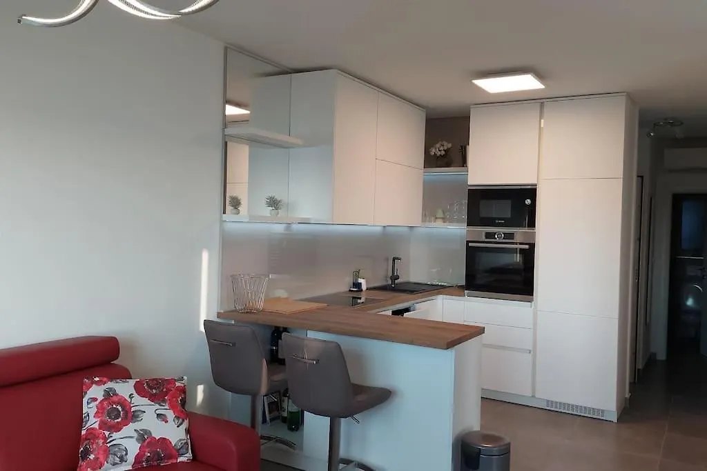 Apartment Vista Oasis With Pool And Terrace Trogir 0*,